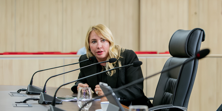 Ieda Chaves propõe Auxílio Material Escolar aos estudantes e priorização da economia local