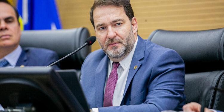 Alex Redano indica continuidade da construção do novo pavilhão do 8º BPM de Jaru