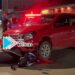 URGENTE: Moto de casal fica embaixo de carro em grave acidente no centro