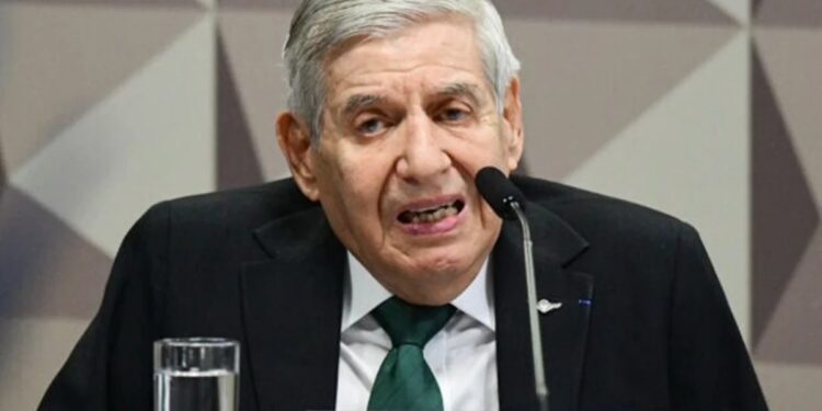 Após laudo da PF, Moraes concede prisão domiciliar ao general Heleno