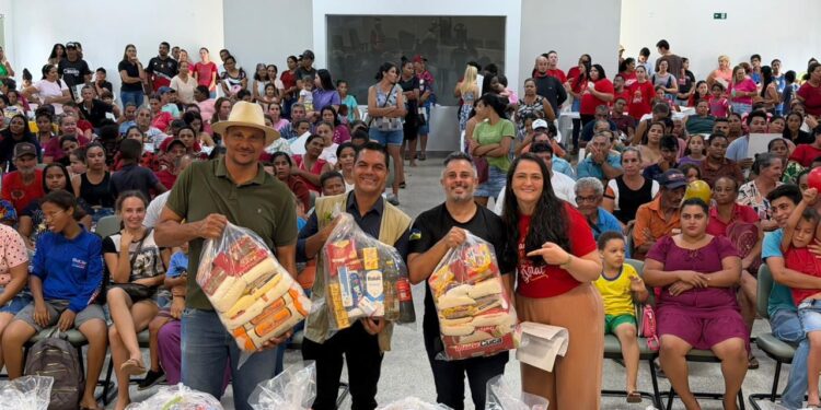 Solidariedade que transforma: com recursos do deputado Cássio Gois, Nova Brasilândia entrega 300 cestas básicas natalinas a famílias em vulnerabilidade
