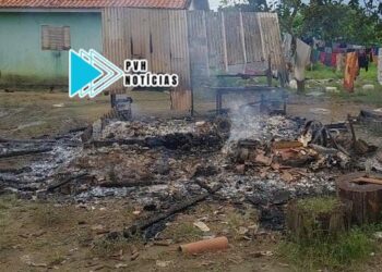 TRÁGICO: Casa é destruída por incêndio e morador morre carbonizado em Candeias do Jamari