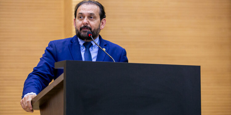 Deputado Laerte Gomes garante recurso de R$ 90 mil para realização do Réveillon 2026 em Urupá