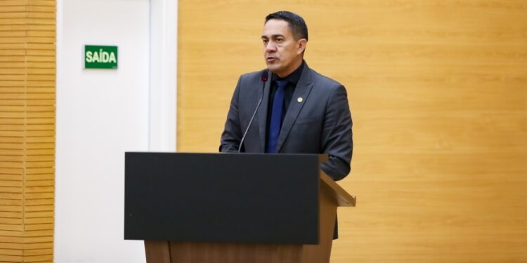 Proteção às mulheres: aprovado projeto do deputado Eyder Brasil que autoriza uso de spray de pimenta para defesa pessoal