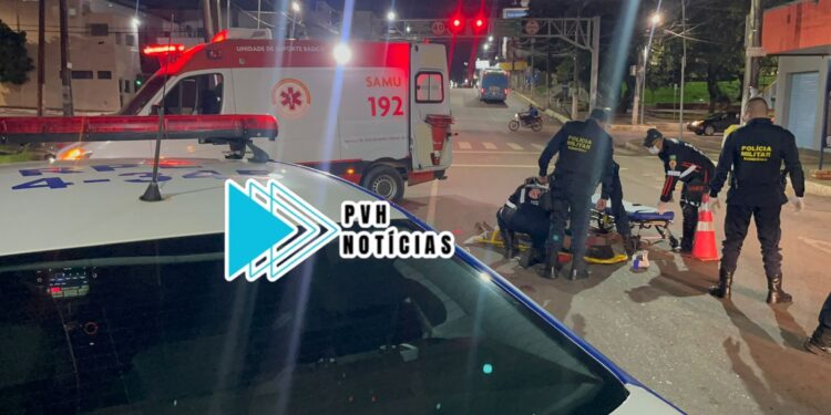 EMBRIAGADA: Após denúncia de baleado, PM encontra travesti caída ensanguentada na 7 de Setembro