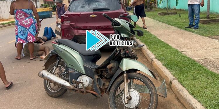 URGENTE: Casal bate com moto na traseira de carro de aplicativo na zona leste