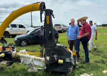 Deputado Alan Queiroz destina ensiladeira de R$ 119 mil para Associação Apruth, em Theobroma
