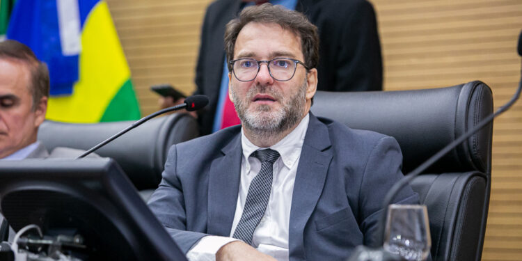 Deputado Alex Redano indica substituição do telhado do Colégio Tiradentes da Polícia Militar III, em Ariquemes