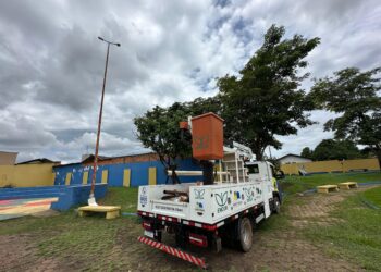 Praça do Caladinho recebe limpeza e nova iluminação em LED a pedido do vereador Edimilson Dourado