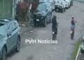 VÍDEO: Câmera filma bandidos fazendo roubo de moto na capital