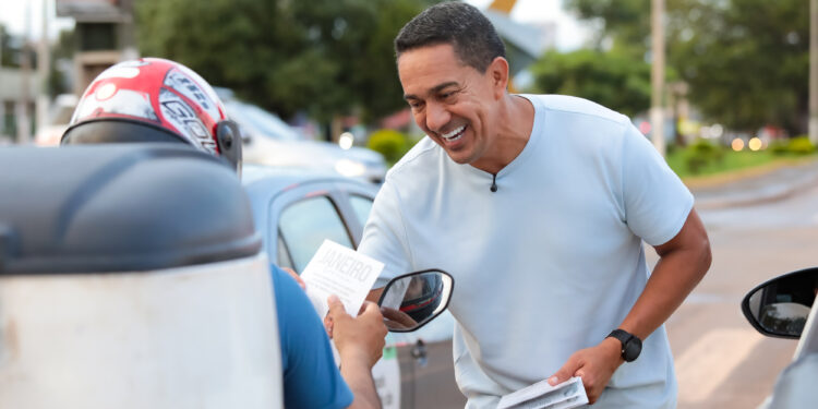 Eyder Brasil leva conscientização sobre saúde mental às ruas durante o Janeiro Branco