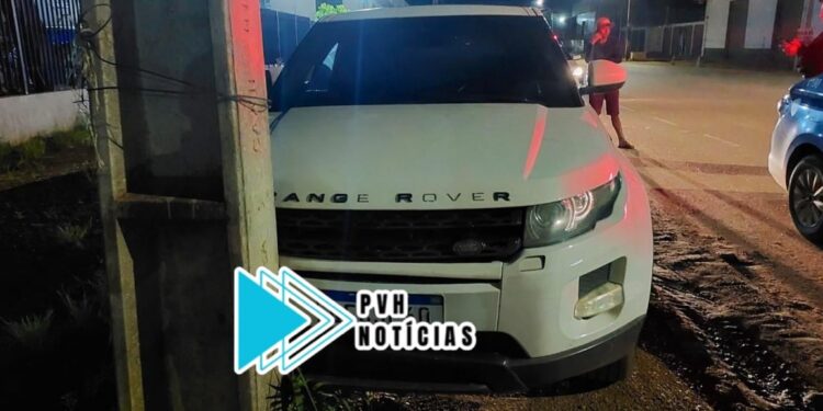 ENCHEU A CARA: Motorista é preso embriagado após bater carro em poste de iluminação na zona sul
