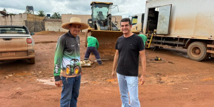 Vereador Adalto de Bandeirantes fiscaliza manutenção de máquina e reforça pedidos à Prefeitura em União Bandeirantes