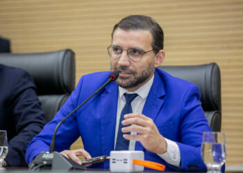 Deputado Ribeiro garante investimentos em Vilhena com novos parquinhos infantis