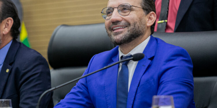 Deputado Ribeiro garante investimentos em Vilhena com novos parquinhos infantis