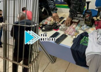 URGENTE: Operação da Força Tática prende bando com drogas na zona leste