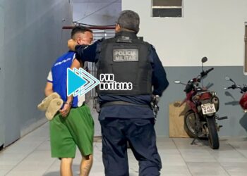 ELA ME F: Homem é preso acusado de espancar e ameaçar de morte a esposa no centro