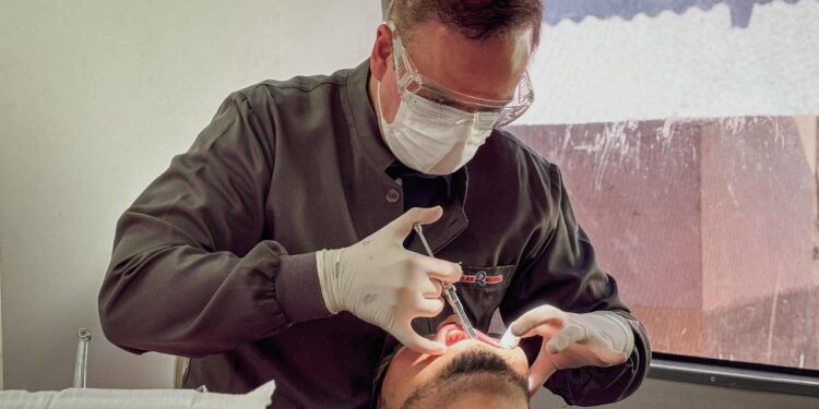 Deputado Alan Queiroz destina R$ 75 mil para fortalecer a saúde bucal em Candeias do Jamari