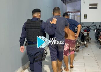 NO TEIXEIRÃO: Equipe do sgt Machado prende dupla com drogas em boca de fumo na zona leste