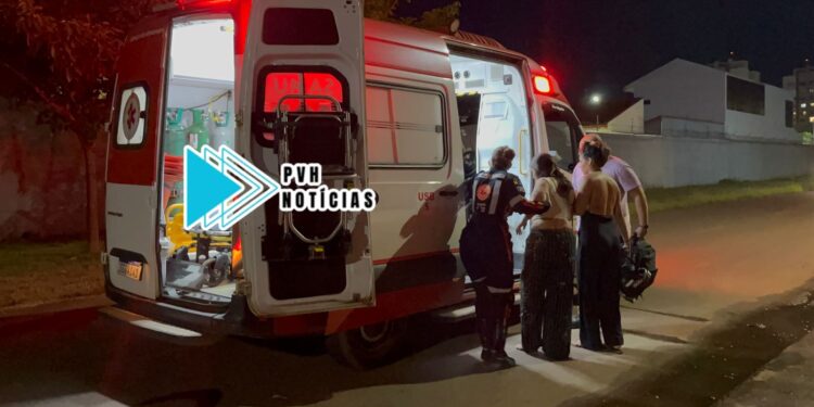 URGENTE: Colisão entre moto e bike deixa três feridos na zona leste