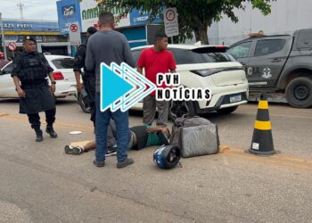 URGENTE: Motorista abre a porta do carro e causa grave acidente com motoboy na zona sul