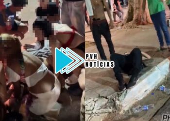 VÍDEO: Jovens são atacados a facadas durante festa de carnaval no centro