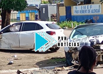 VÍDEO: Carro avança preferencial e causa grave batida na capital