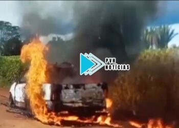 VÍDEO: Motorista sai a tempo e vê carro sendo destruído por incêndio em Candeias do Jamari
