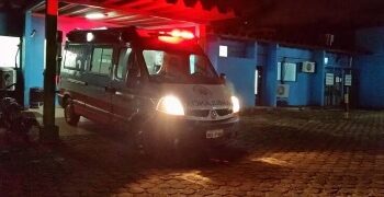 URGENTE: Homem é atacado a facada pela esposa enquanto dormia