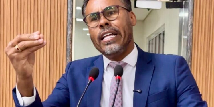 Fevereiro Roxo: Vereador Dr. Santana incentiva conscientização sobre doenças crônicas