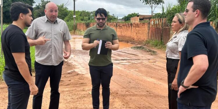 Vereador Gedeão Negreiros fiscaliza Rua União e garante início de melhorias no bairro São Francisco