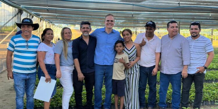 Deputado Alan Queiroz entrega 37 mil mudas de café clonal para produtores de Candeias do Jamari