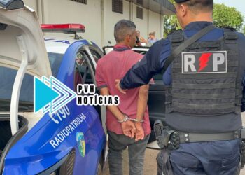 VÍDEO: Vigilante age rápido e prende ladrão durante furto no Mercado Central