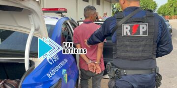 VÍDEO: Vigilante age rápido e prende ladrão durante furto no Mercado Central