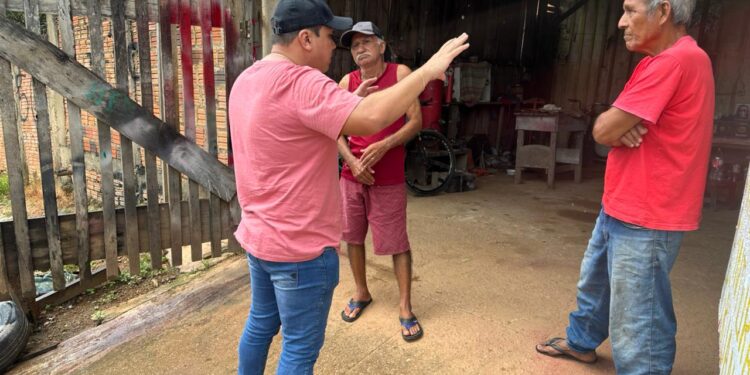 Vereador acompanha secretário em vistoria e cobra asfaltamento de ruas no Cidade Nova