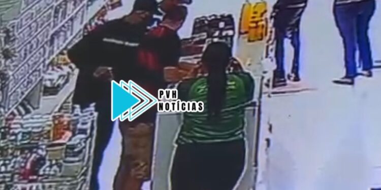 VÍDEO: Bandidos são filmados fazendo assalto em loja de medicamentos naturais na zona sul