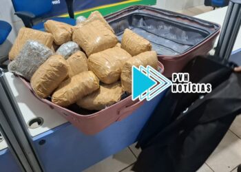 VÍDEO: Adolescente de facção é flagrada com 20kg de drogas em táxi na BR-364