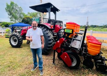 Laerte Gomes faz super entrega de implementos agrícolas para fortalecer produção rural em Costa Marques