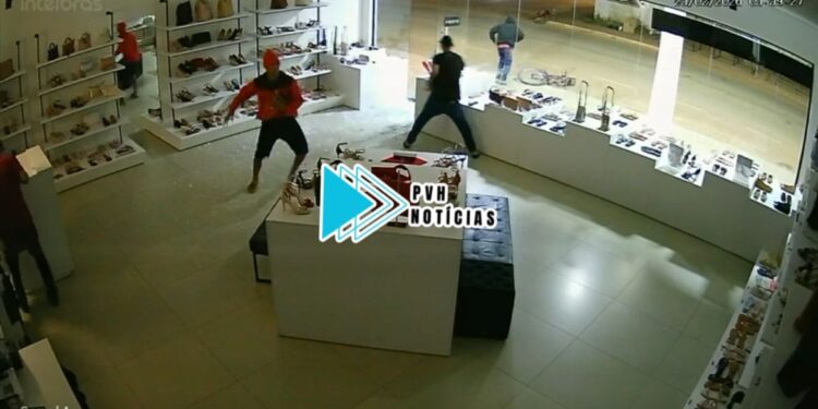 VÍDEO: Bandidos fazem arrastão na loja Sapatinho de Luxo em Porto Velho