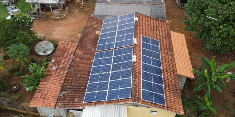 Luizinho Goebel garante recurso para usina de energia solar que beneficia agricultores familiares de Vilhena