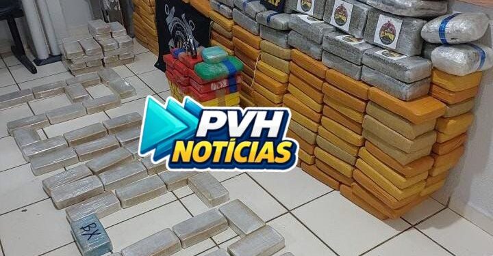 NO RIO MADEIRA: Operação da PM prende dupla com mais de 400kg de drogas e arma em embarcação