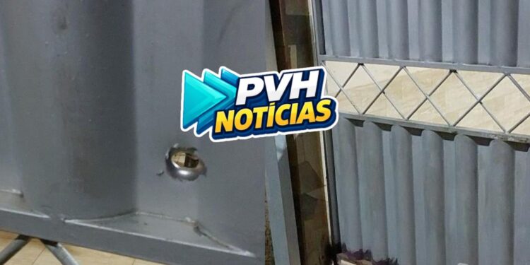 NO HONDA FIT: Mulher tem casa atacada a tiros por ocupantes de carro na zona sul