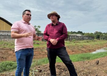 Após solicitação de Edimilson Dourado, canal no Castanheiras recebe limpeza histórica