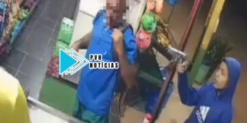 VÍDEO: Bandidos são filmados fazendo assalto em comércio na zona sul