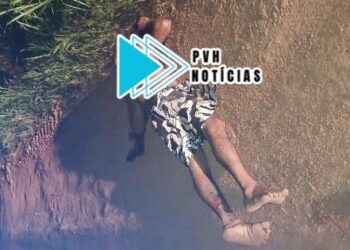 URGENTE: Homem é morto a golpes de faca na zona leste