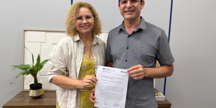 Vereador Adalto de Bandeirantes realiza visita à Semdec e se reúne com secretária adjunta para tratar dos ajustes finais do Cemitério