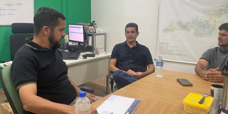 Adalto se reúne com Semagric para tratar da colheita em União Bandeirantes