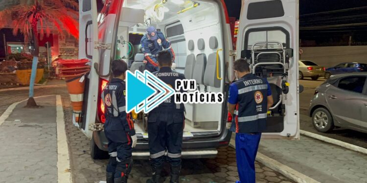 ATENTADO A BALA: Homem é atacado a tiros após ser chamado no portão de casa