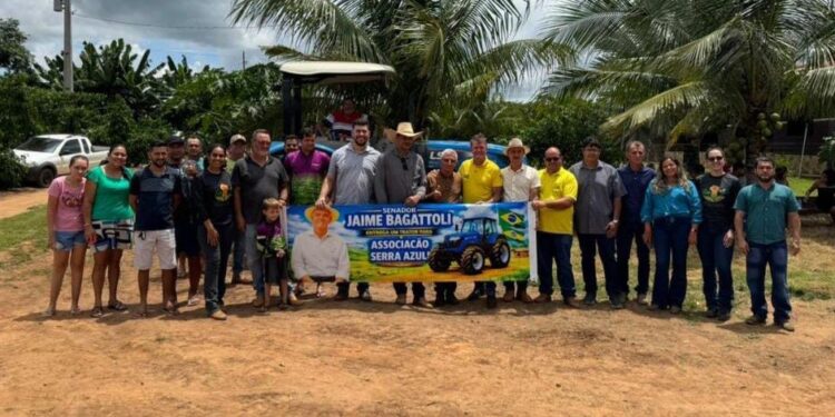 Luizinho Goebel participa da entrega de implementos agrícolas à Associação Serra Azul em Nova Brasilândia D’Oeste