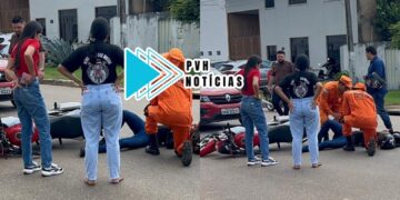 URGENTE: Motorista de app desvia de buraco na via e derruba motociclista na zona leste